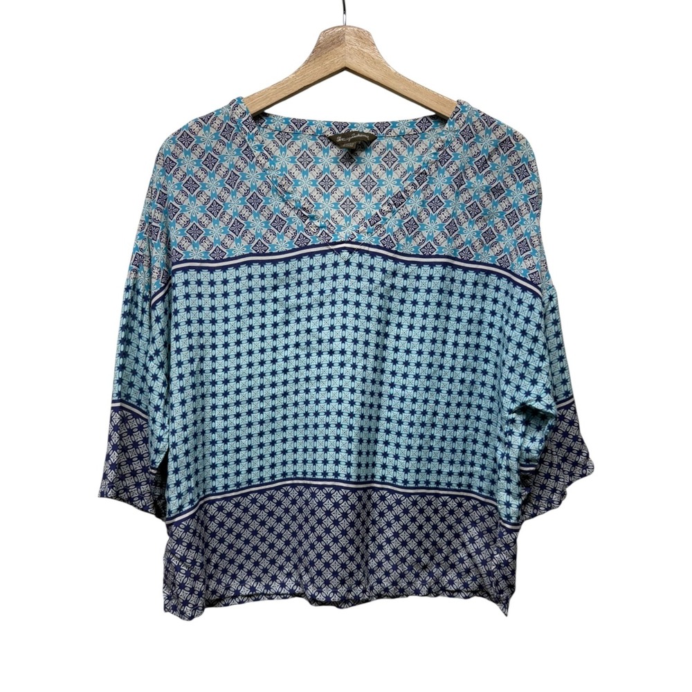 Tommy Bahama‎ Top Women Sz M Blue Artsy 3/4 Sleeve Popover Beach Resort V-Neck